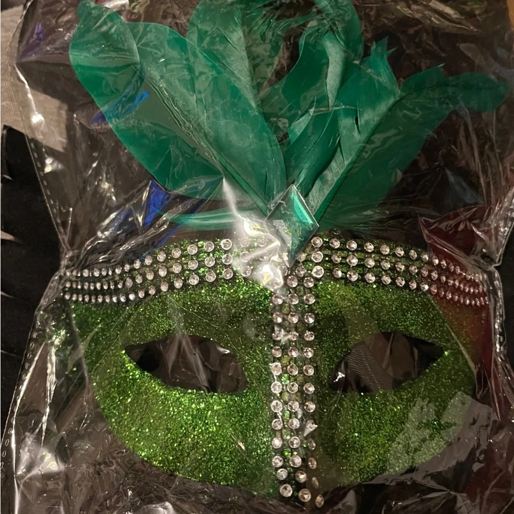 Halloween Green Feathered Masquerade Mask Halloween Costume Rhinestone Accessory